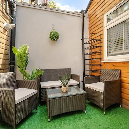 Stylish Two Bedroom Apartment By Central London With Garden Exteriör bild