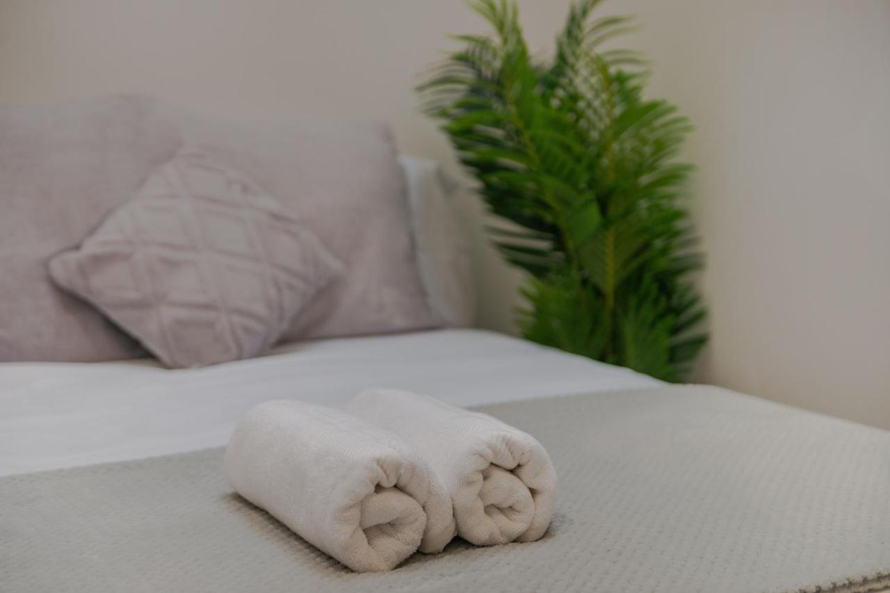 Stylish Two Bedroom Apartment By Central London With Garden Exteriör bild
