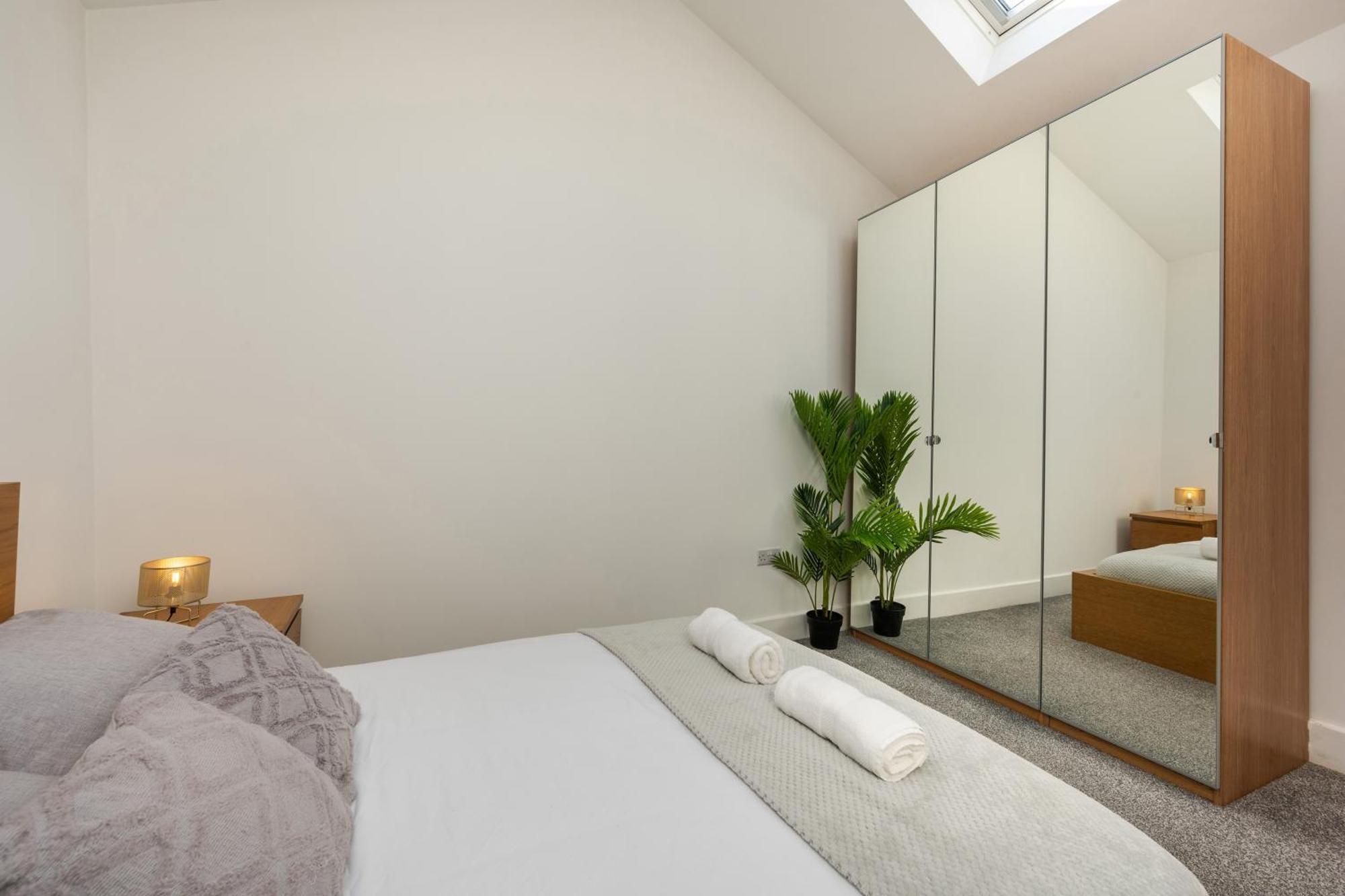 Stylish Two Bedroom Apartment By Central London With Garden Exteriör bild