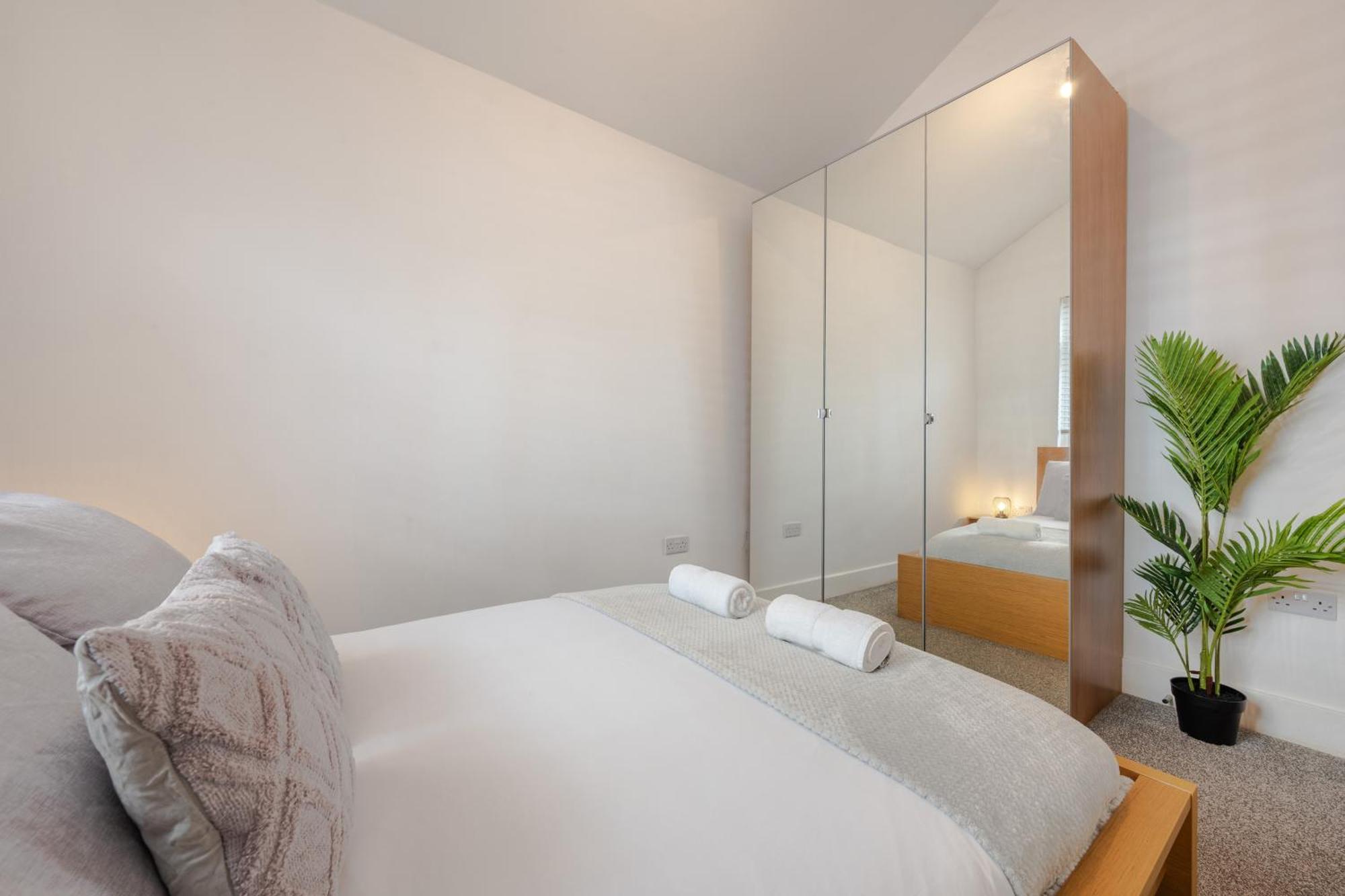 Stylish Two Bedroom Apartment By Central London With Garden Exteriör bild