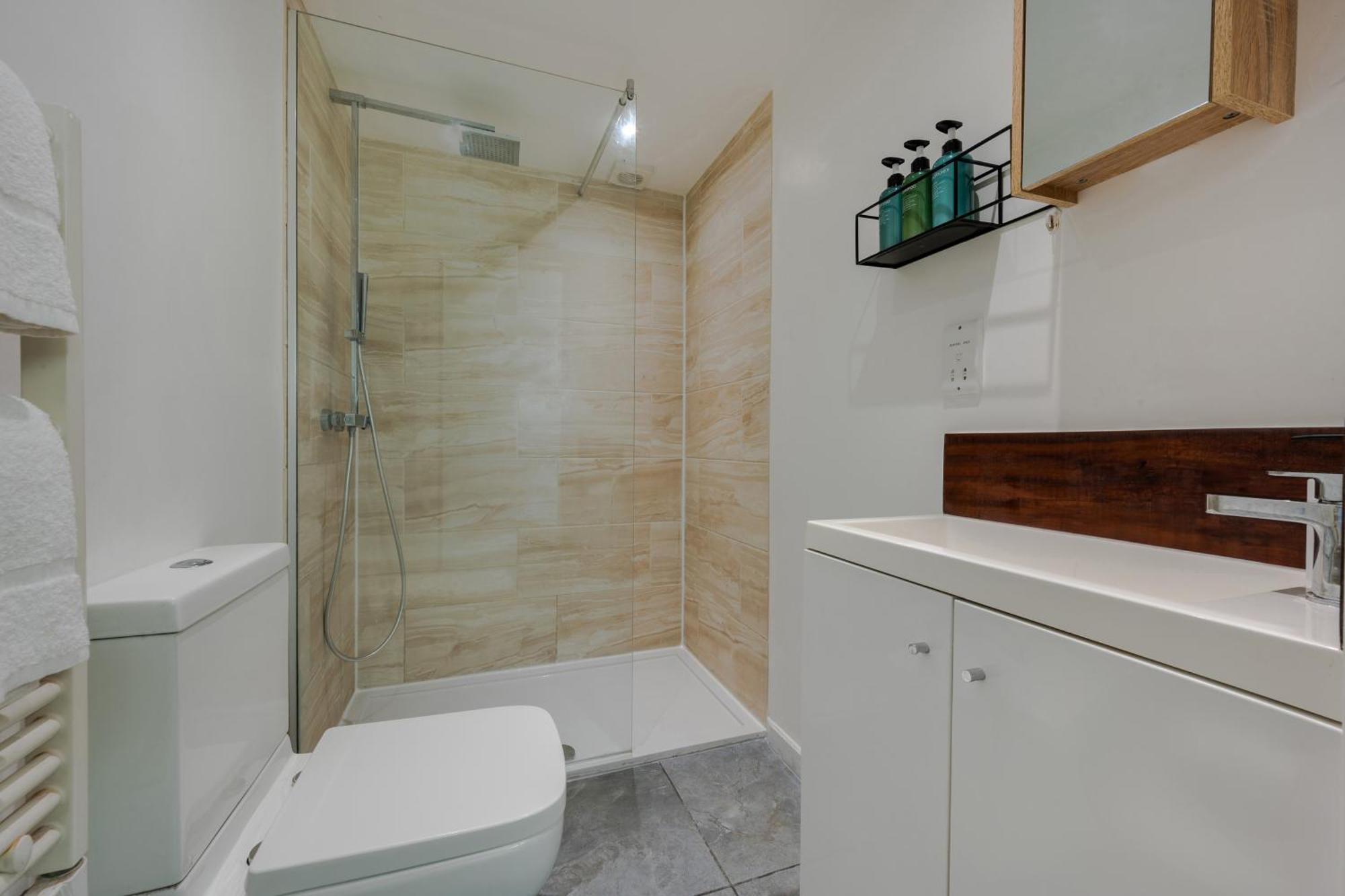Stylish Two Bedroom Apartment By Central London With Garden Exteriör bild